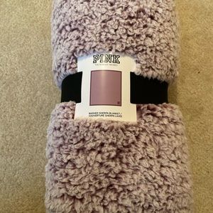 PINK VS SHERPA BLANKET